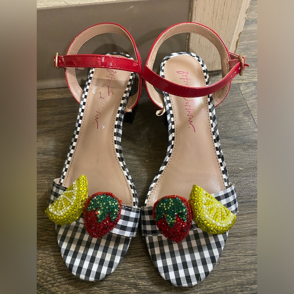 NWOB Betsy Jonhnson Maliah fruit sandal block heel .